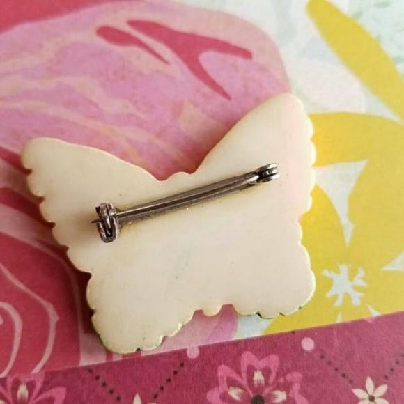 Vintage Butterfly brooch insect bug pin bright cheerful insect moth yellow - Picture 4 of 4